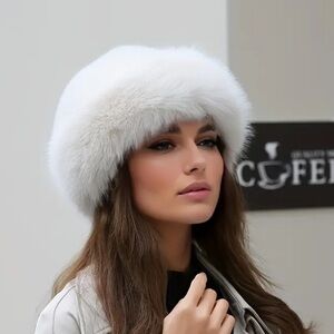 Elegant White faux Fur Hat